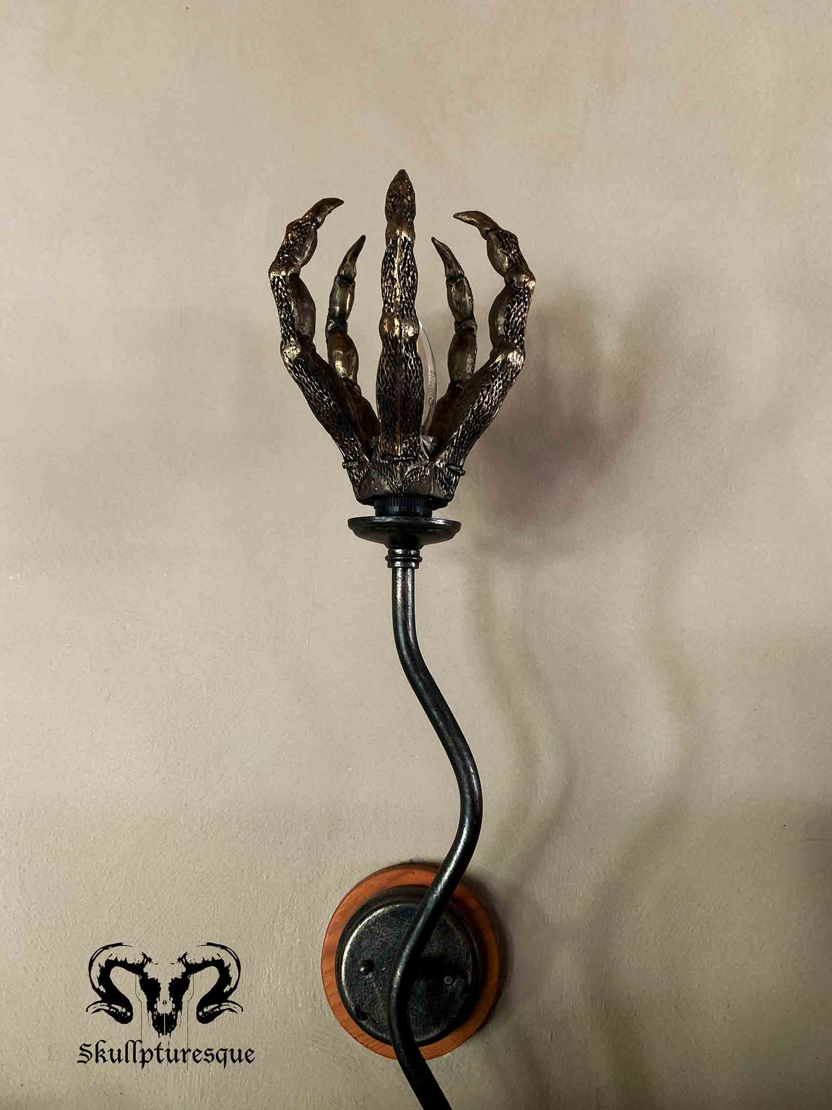 skullpturesque-dragonclaw-sconce13